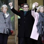 El expresidente de la Generalitat Artur Mas (c), la exvicepresidenta Joana Ortega (d) y la exconsellera Irene Rigau (i) a su llegada al Palacio de Justicia de Barcelona
