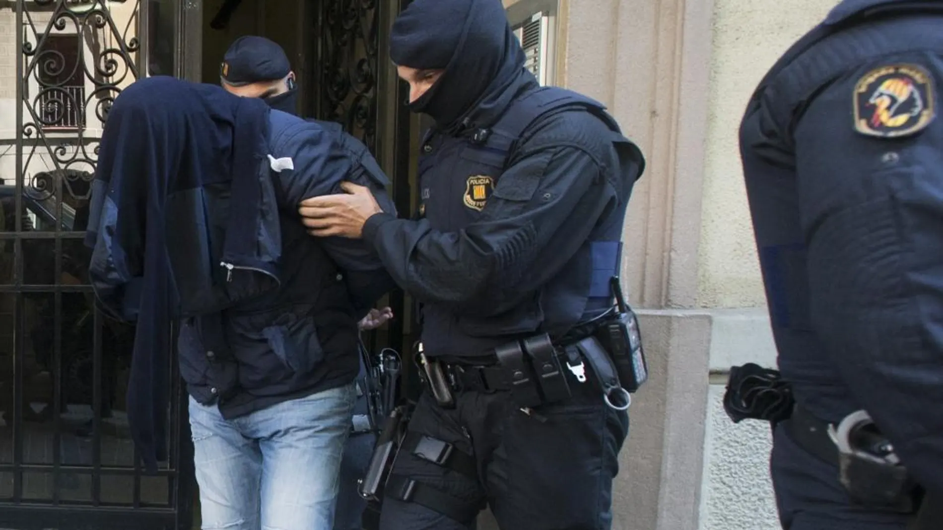 Operación de los Mossos d'Esquadra , con la participación de agentes de los servicios antiterroristas de la Policía Nacional y la Policía Federal Belga.
