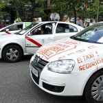 Taxistas de Madrid protestan por la competencia que les hacen las nuevas plataformas.