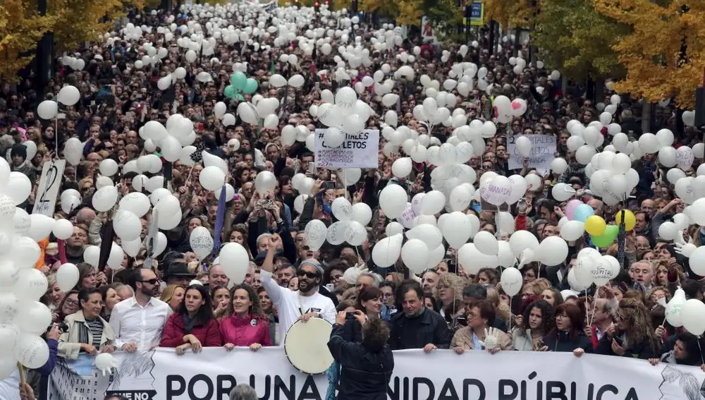 Jesús Candel, alias «Spiriman», encabezando una de las protestas por el conflicto de la sanidad en Granada