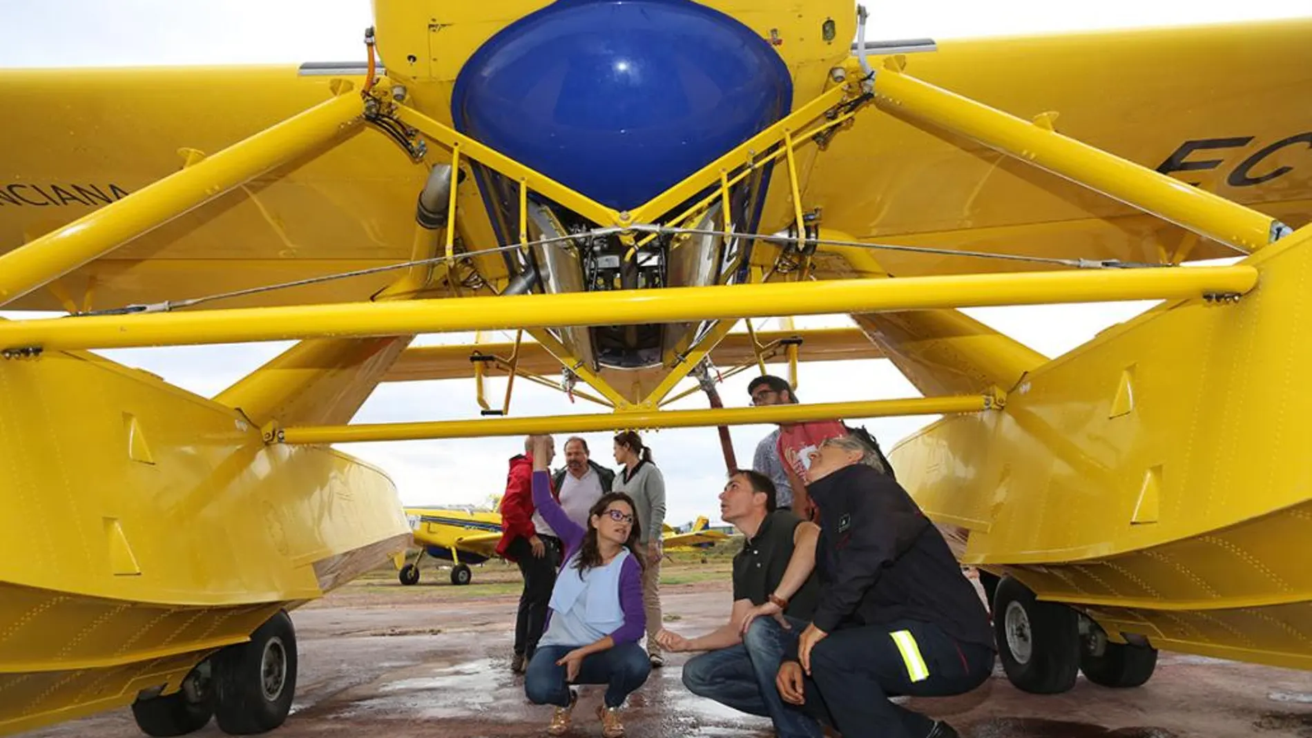 La vicepresidenta, Mónica Oltra, se dio una vuelta en uno de los hidroaviones de Avialsa este pasado verano