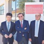 De izquierda a derecha, Humberto Arnés, director general de Farmaindustria; Jesús Acebillo, presidente de Farmaindustria, y Javier Urzay, subdirector general de la patronal