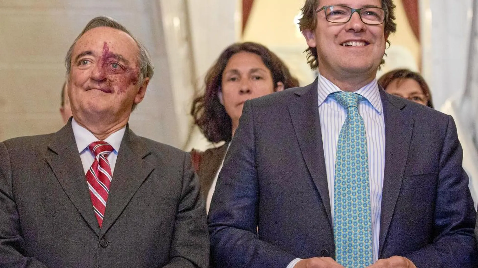 El alcalde de Salamanca, Alfonso Fernández Mañueco, presenta el programa junto al bioquímico Mariano Barbacid