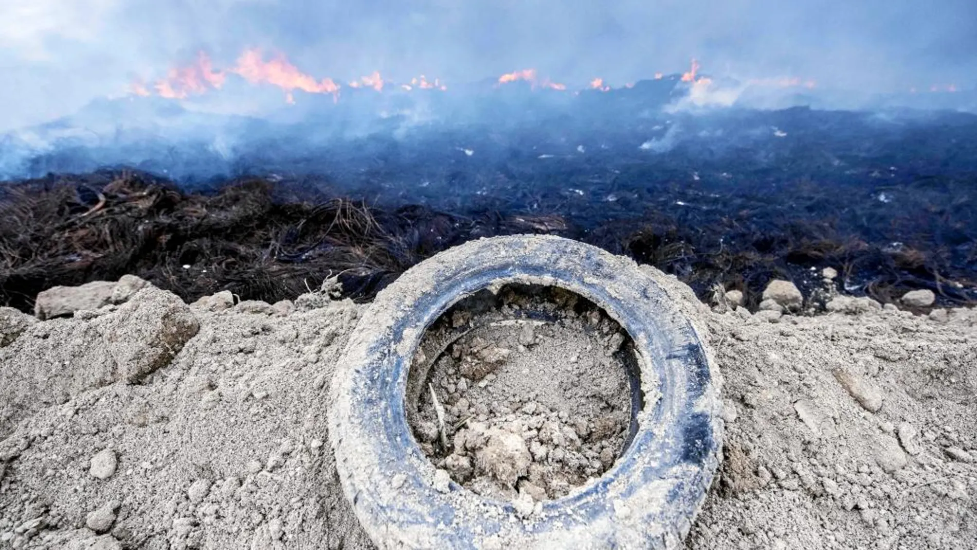 Aún continúa la retirada de los neumáticos en el cementerio ilegal de Seseña