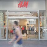 Entrada de uno de los establecimientos de H&M en la capital de España