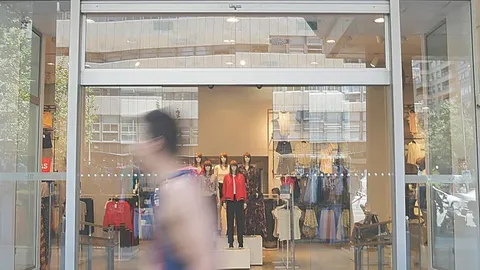 Entrada de uno de los establecimientos de H&M en la capital de España