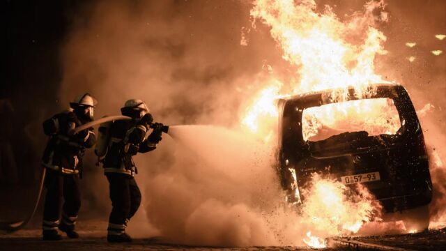 Los manifestantes violentos se habían provisto de cócteles molotov "en grandes cantidades".