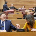 El presidente Puig y la vicepresidenta Oltra ayer en Les Corts durante el pleno