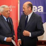 El presidente de la Cámara de Comercio de Sevilla, Francisco Herrero, y el responsable del Observatorio Económico de Andalucía, Francisco Ferraro (Foto: Manuel Olmedo)