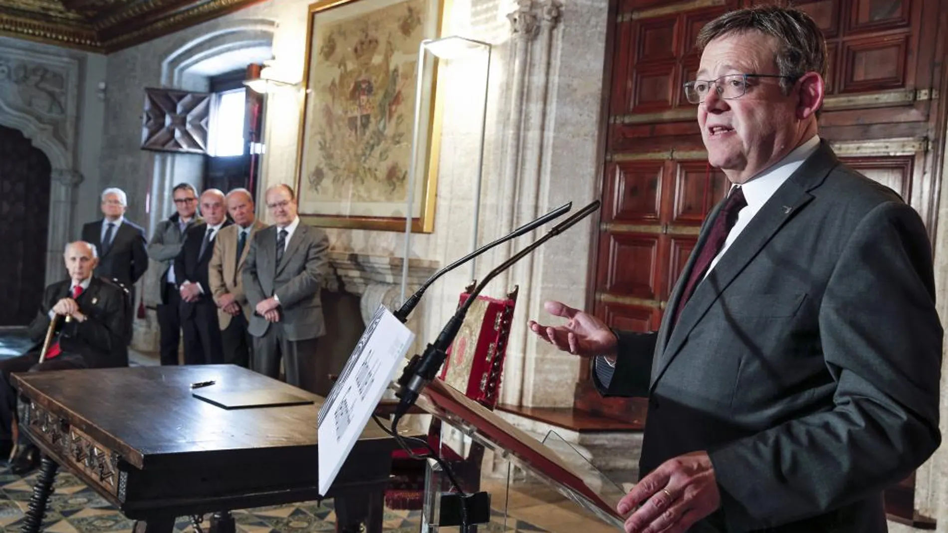 El presidente de la Generalitat dirige unas palabras tras la adhesión al Código de Buen Gobierno de los órganos estatutarios