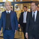  Rutte desmonta el populismo de Wilders en el único debate de la campaña