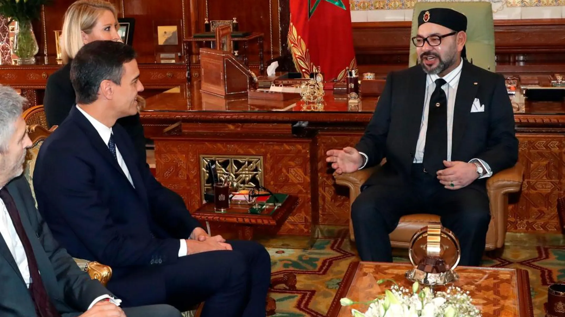 El presidente del Gobierno español, Pedro Sánchez, y el rey Mohamed VI de Marruecos durante el encuentro mantenido hoy en Rabat en 2019