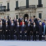 Foto de familia de los líderes de la Unión Europea reunido en La Valeta