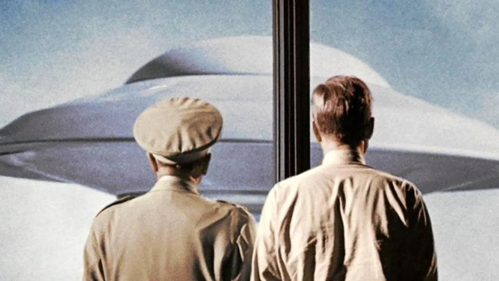 Imagen de la película «La Tierra contra los platillos volantes», una cinta de ciencia ficción del año 1956