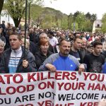 Manifestantes en Montenegro acusan a la OTAN de tener sangre en las manos.