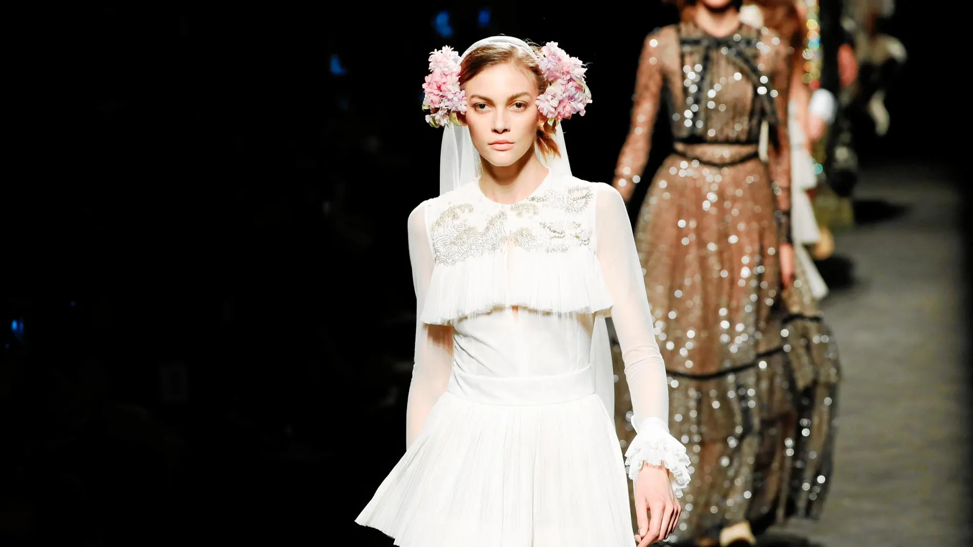 Teresa Helbig presentó el primer traje de novia de su colección durante la 69ª edición de la Fashion Week Madrid