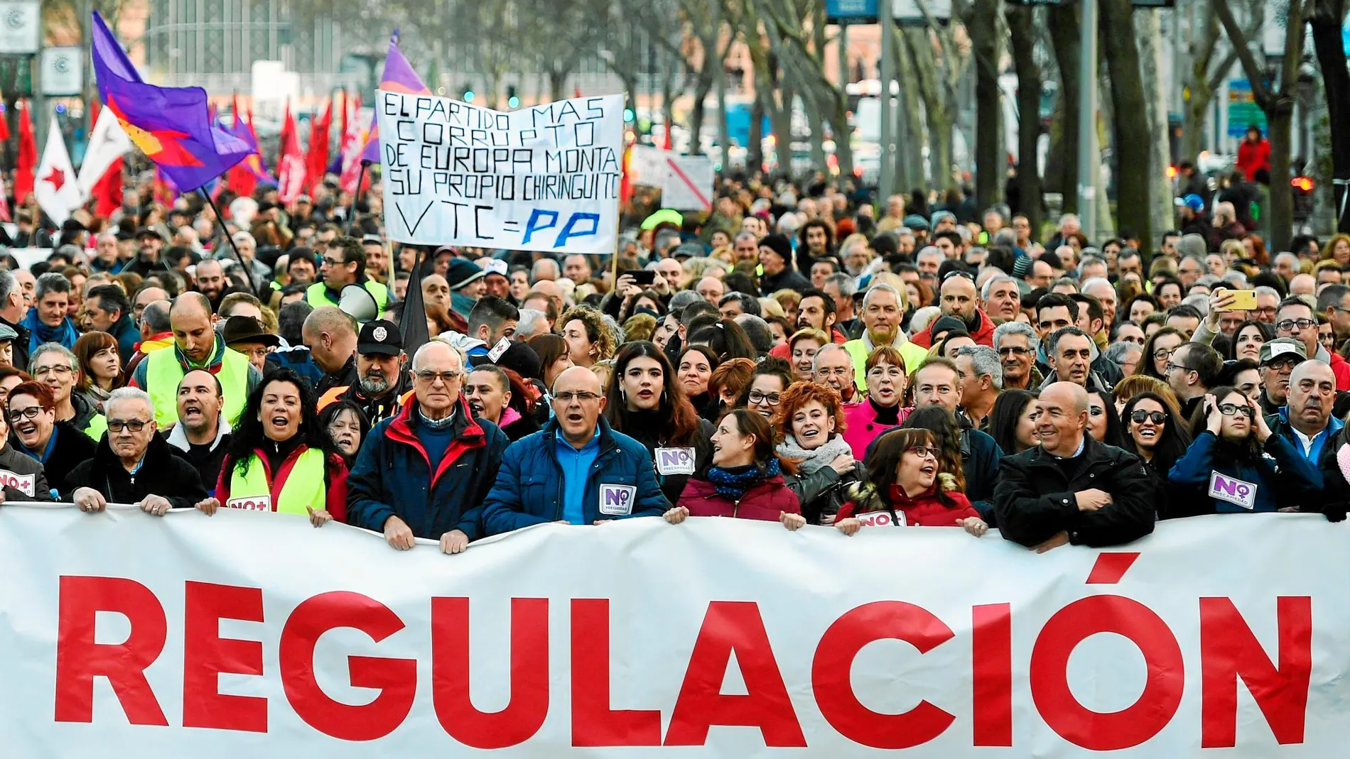 Cientos de taxistas marcharon desde Atocha hasta Cibeles / Efe