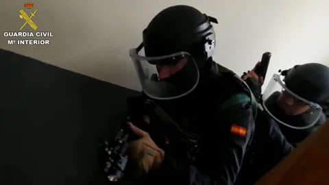 Agentes de la Guardia Civil en la operación “Luluba” para liberar a la menor