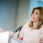 La candidata a la Secretaria General del PSOE Susana Díaz, durante su intervención en el mitin que ha ofrecido en Zaragoza