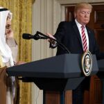 Donald Trump durante la rueda de prensa junto al emir de Kuwait