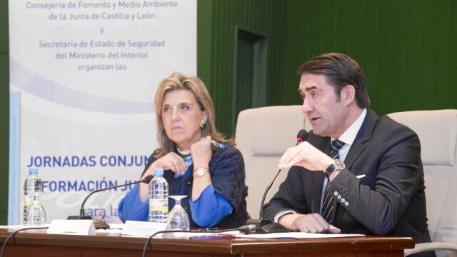 La delegada del Gobierno en Castilla y León, María José Salgueiro, junto al consejero Suárez-Quiñones, en Burgos