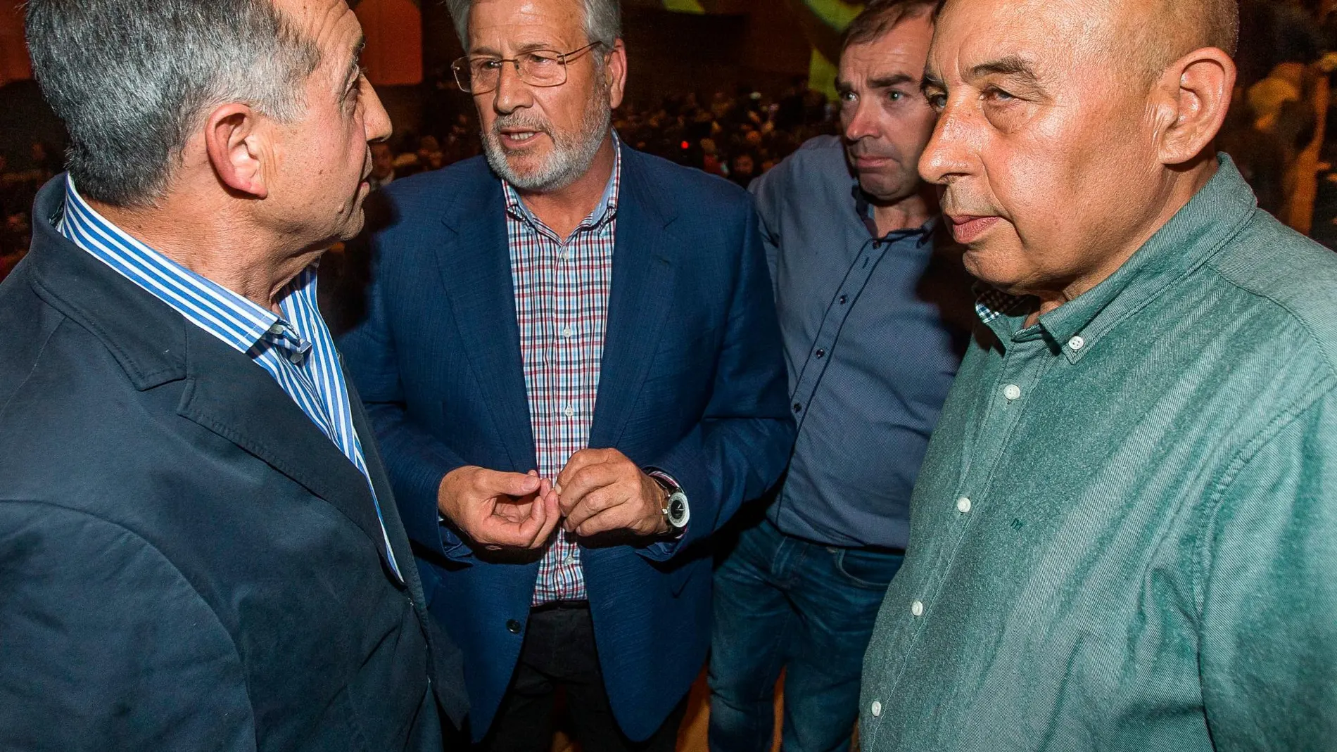 El nuevo presidente de ACOR, Justino Medrano, conversa con los dirigentes de la Alianza UPA-COAG, Julio López y Aurelio Pérez