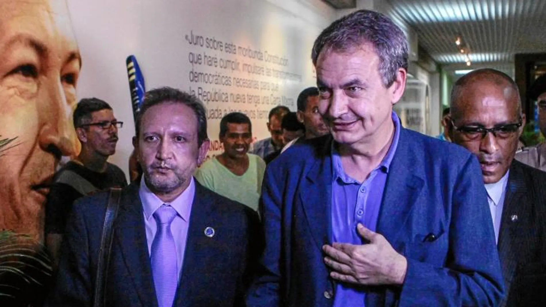 Rodríguez Zapatero ayer a su llegada al aeropuerto Simón Bolívar