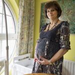 La doctora lucense embarazada a los 62 años da a luz a una niña