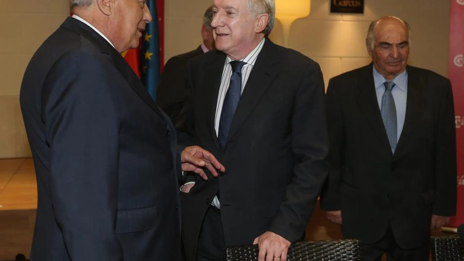 Antonio Miguel Méndez Pozo conversa con Fernando Escobillas