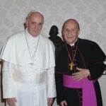 Monseñor Echevarría con el Papa Francisco