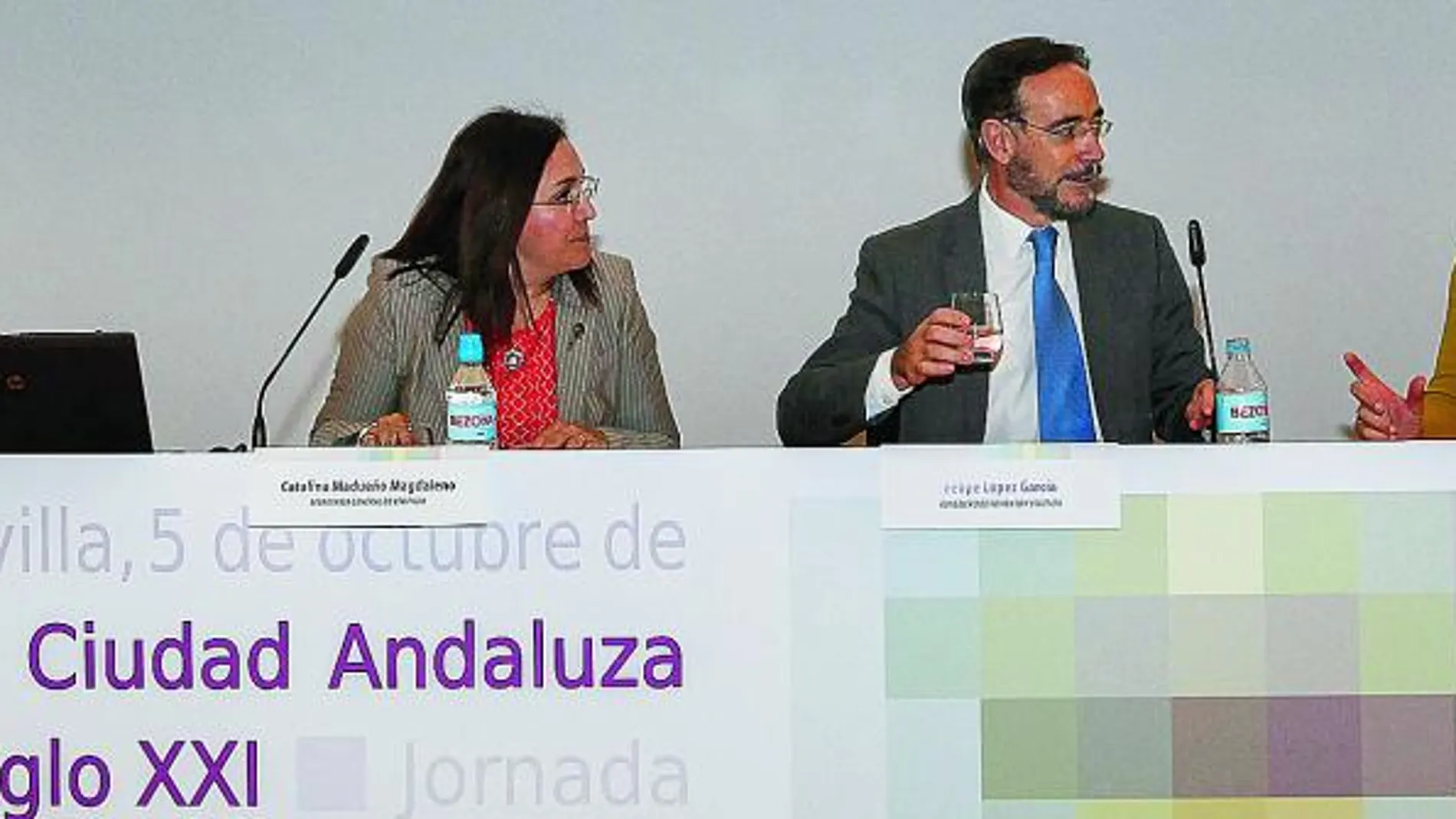 El consejero, Felipe Lopez, inaugura, La ciudad andaluza del siglo XXI, y visita el convento Nuestra Señora de los Reyes