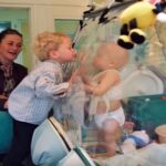 Cataluña incluye en el cribado neonatal el síndrome del «niño burbuja»