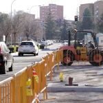 Las obras del carril bici han restado uno de circulación en uno de los ejes principales de Moratalez