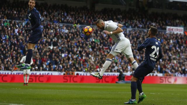 Luis Muñoz, con el Málaga en un partido frente al Real Madrid.