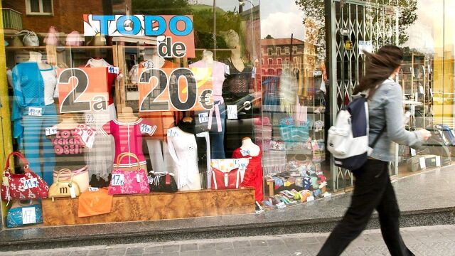 Cada año, echan el cierre miles de pequeños comercios / Foto: Efe