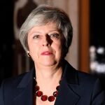 Mientras el Gobierno de la primera ministra, Theresa May, se tambalea, el experto en Economía asevera que es ingenuo creer que Londres será capaz de lograr un mejor acuerdo / Efe