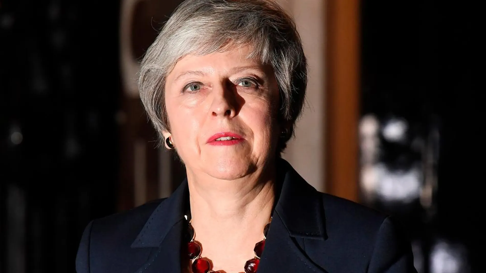 Mientras el Gobierno de la primera ministra, Theresa May, se tambalea, el experto en Economía asevera que es ingenuo creer que Londres será capaz de lograr un mejor acuerdo / Efe