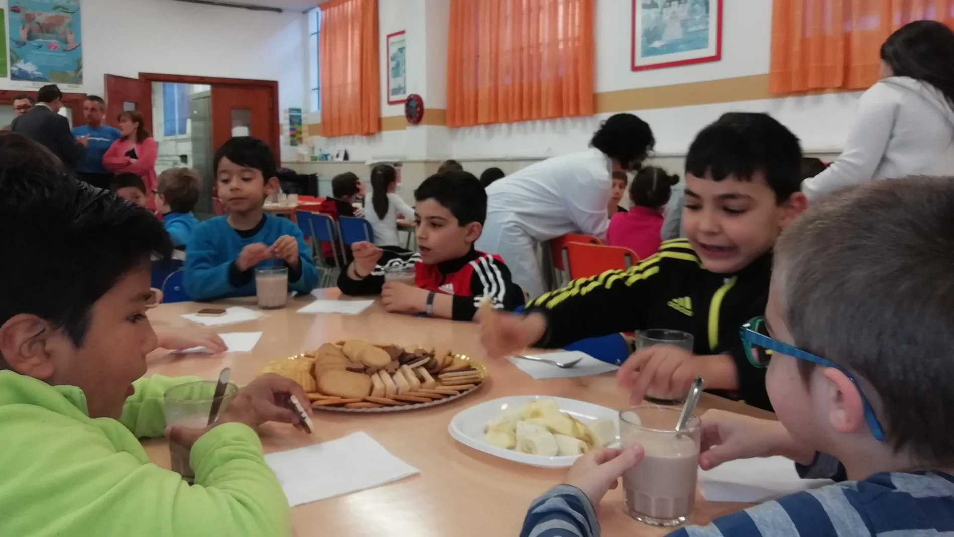 Estudiantes que han participado en los «Desayunos Saludables» de Gullón