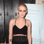 Kristen Stewart luciendo su nuevo peinado