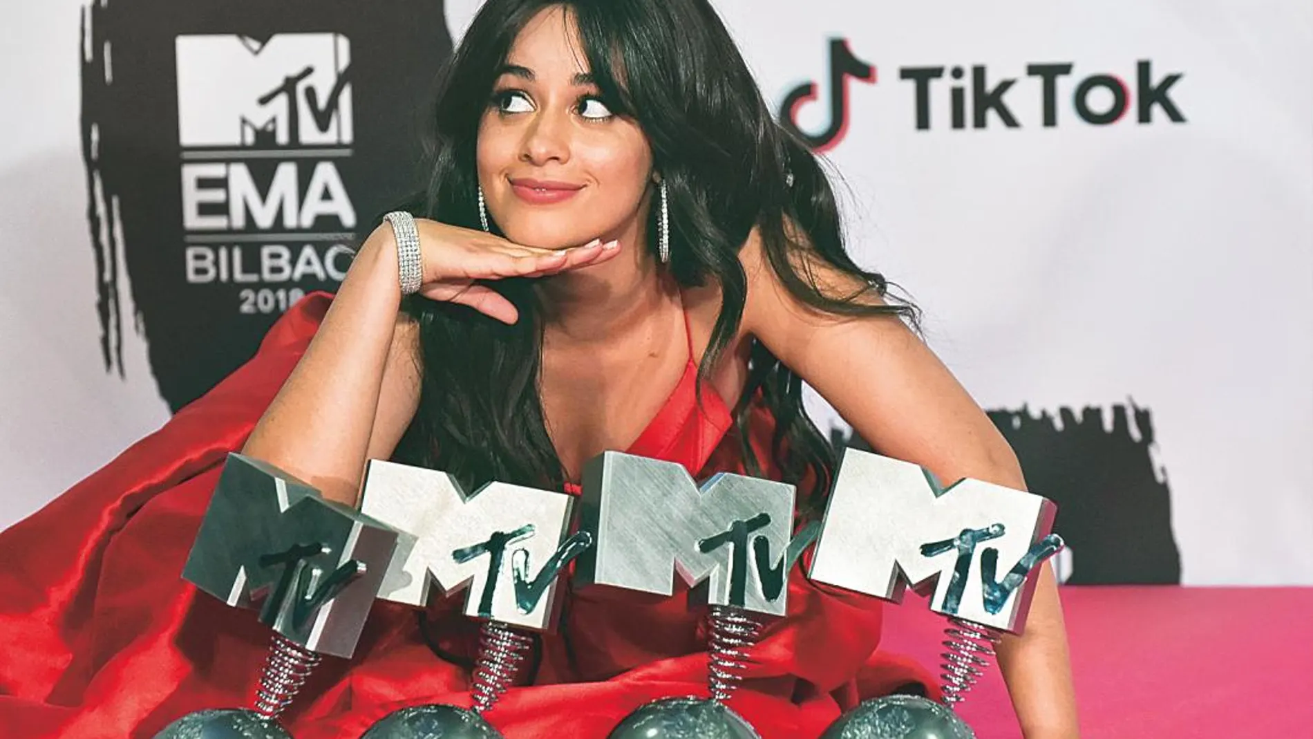 La artista cubano-estadounidense Camila Cabello se llevó cuatro premios MTV europeos, incluida Mejor artista y Mejor canción / Reuters