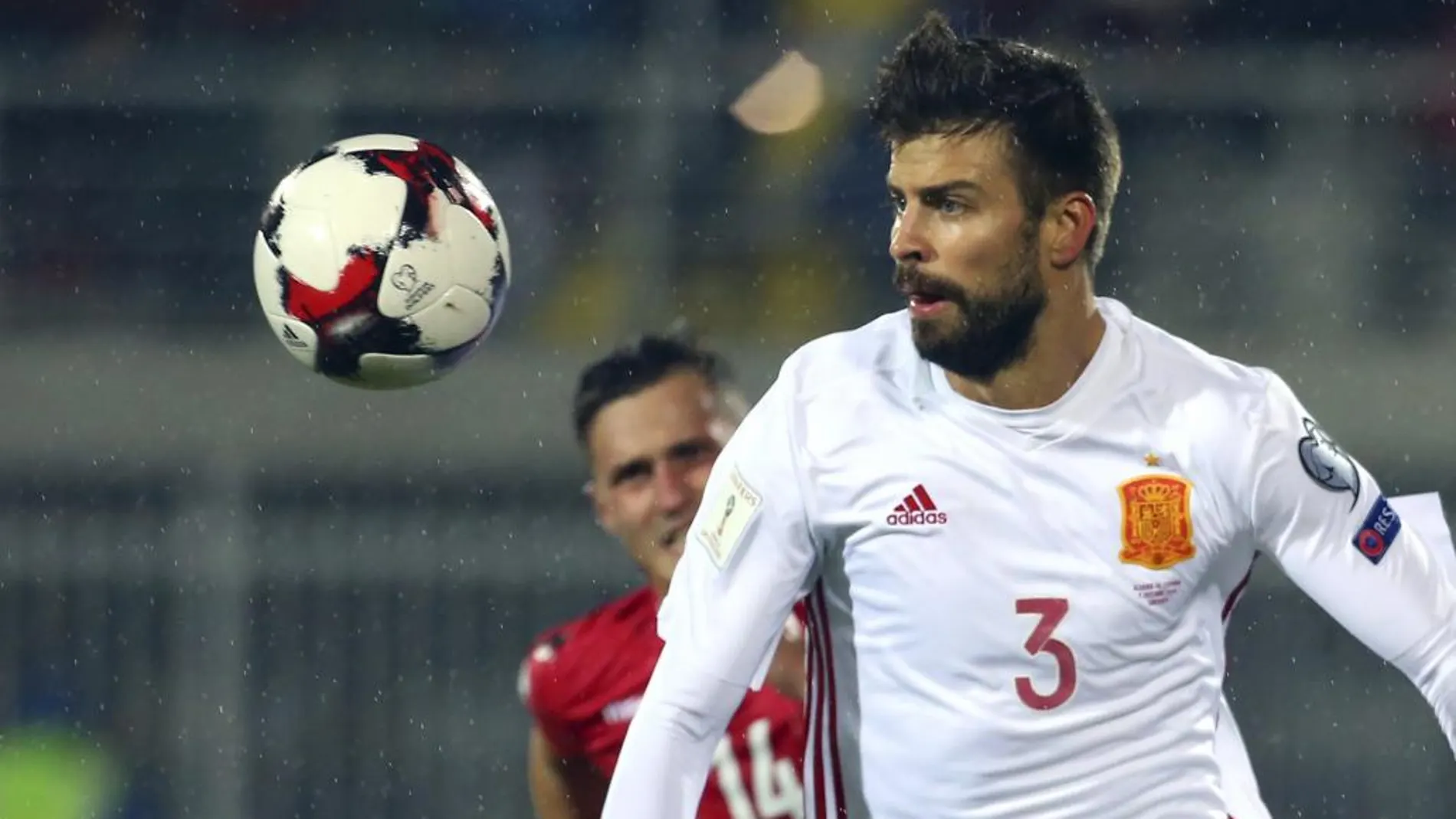 Gerard Pique durante el partido de la Selección nacional contra Albania
