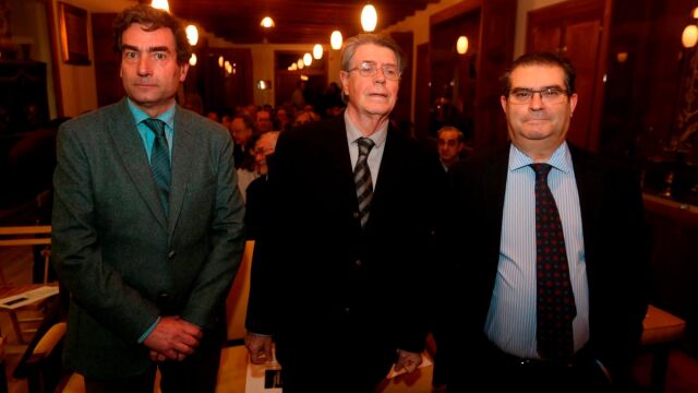 Antonio García Martín, Pedro Carasa Soto y Ramón Cabezudo, momentos antes de la conferencia