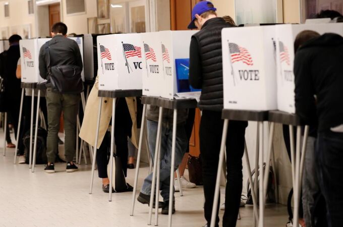 Ciudadanos estadounidenses votando