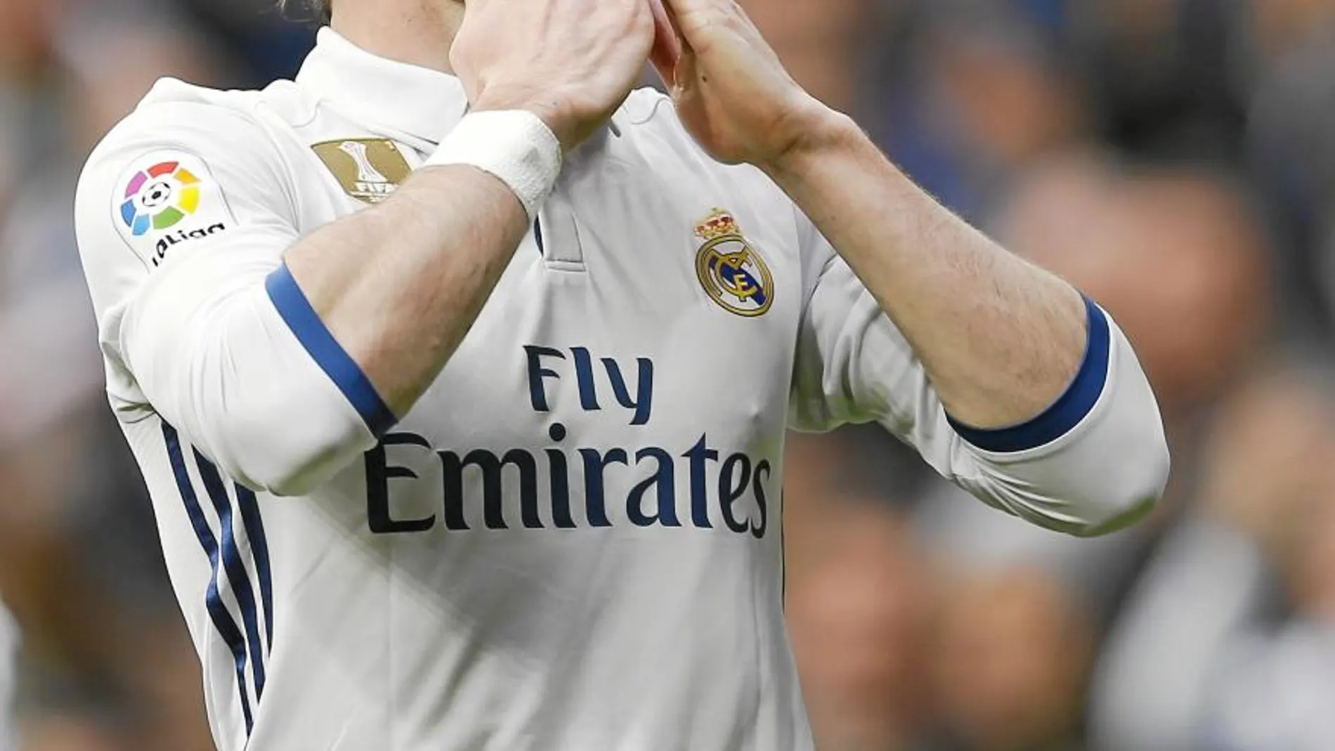 Bale cuida especialmente a los más importantes: los aficionados