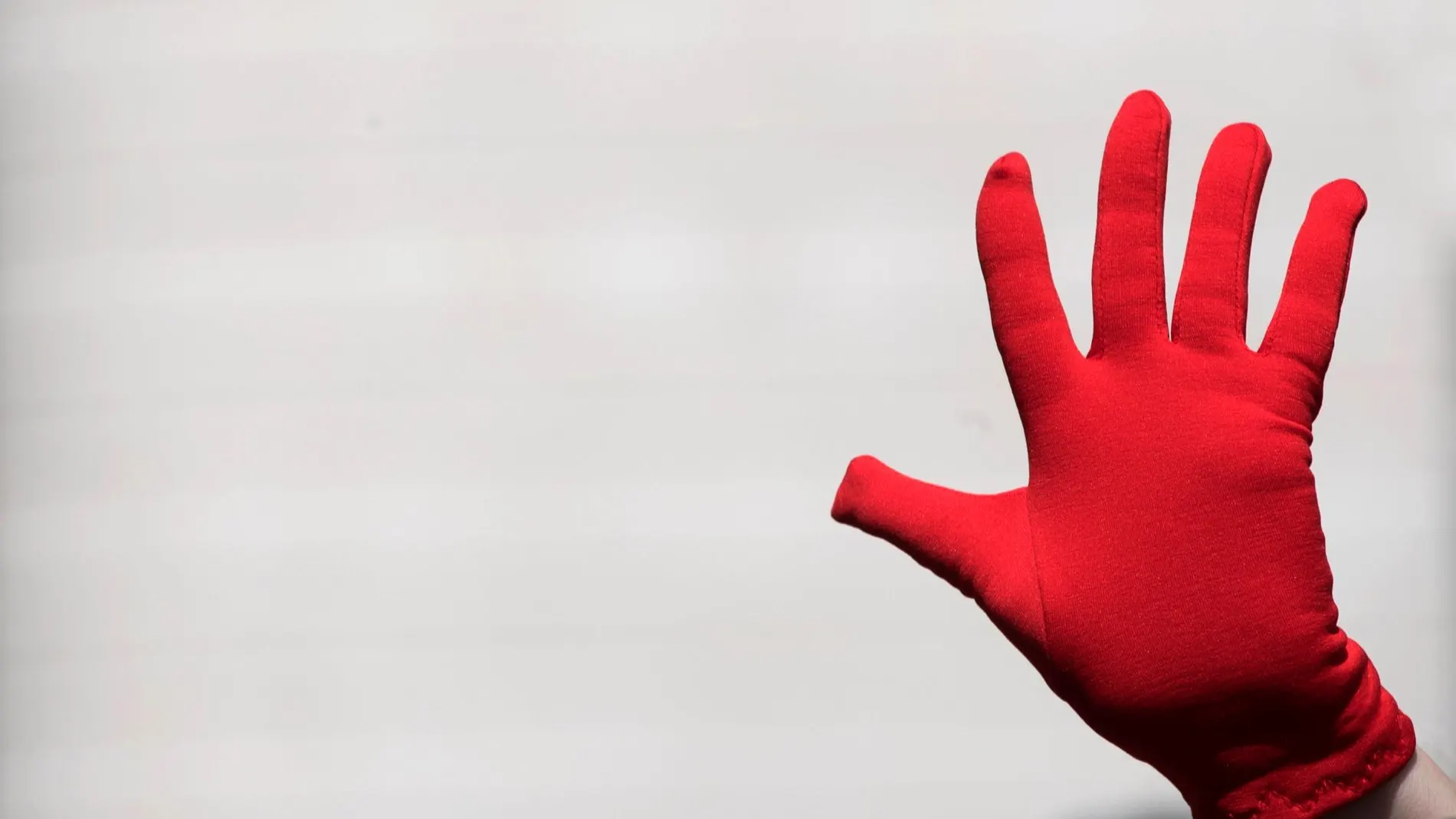 Manos rojas, símbolo contra las agresiones sexistas