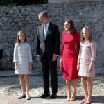 Los Reyes Felipe y Letizia, junto a la Princesa Leonor y la Infanta Sofía acuden a los actos conmemorativos del primer Centenario de la Coronación de la Virgen de Covadonga / EFE