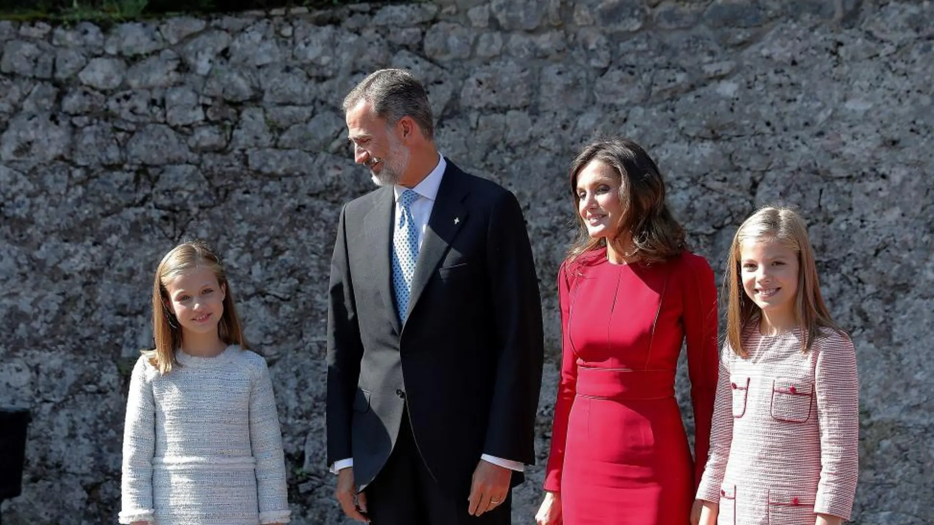 Los Reyes Felipe y Letizia, junto a la Princesa Leonor y la Infanta Sofía acuden a los actos conmemorativos del primer Centenario de la Coronación de la Virgen de Covadonga / EFE