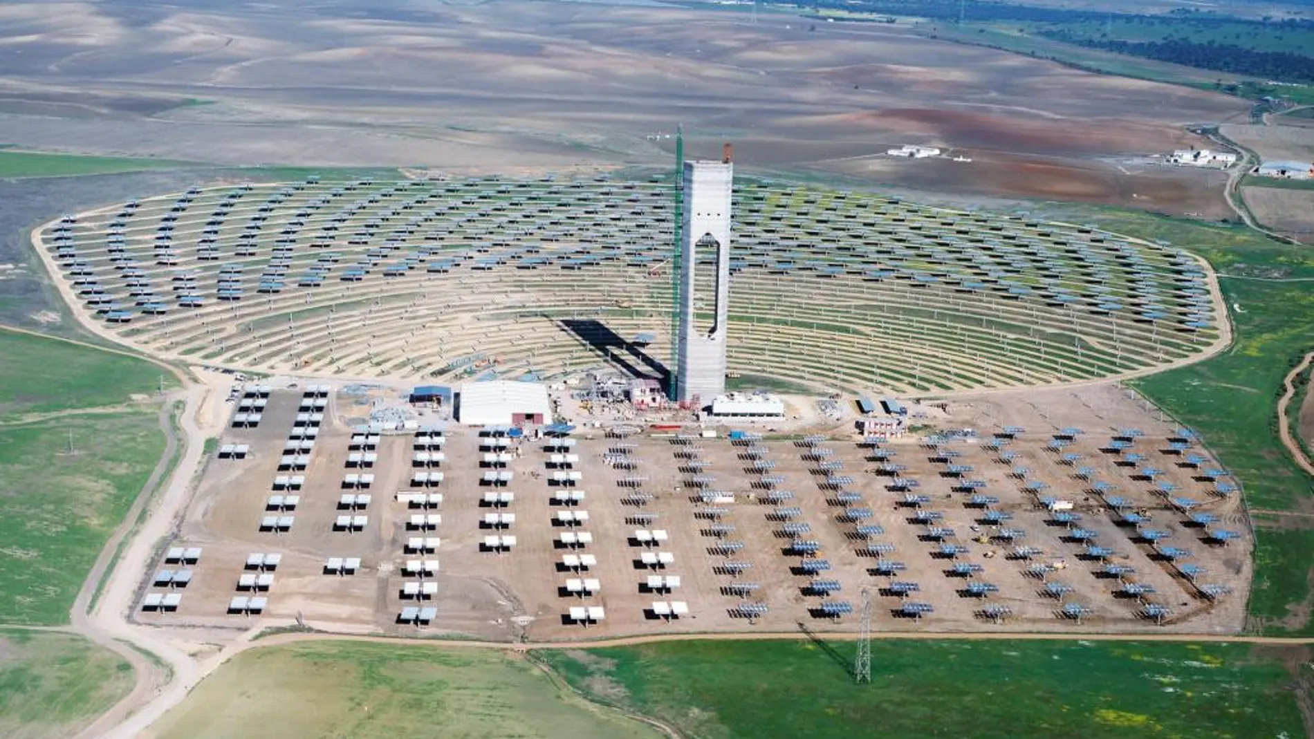 Vista aérea de la plataforma solar de Abengoa en Sanlúcar la Mayor