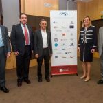 En la imagen, el presidente de la Fundación Schola, Luis Ortiz de Lanzagorta; el general, José Rivas; el conferenciante, Daniel Diez; la consejera de Economía y Hacienda, Pilar Del Olmo, y el presidente del Foro de empresarios de Valladolid, Ramón Mateo.