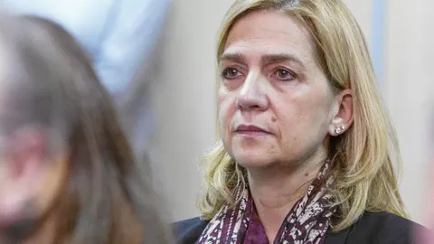 La Infanta llegó la primera a la sede del tribunal, junto a sus abogados, a la par que Iñaki Urdangarín y su letrado.